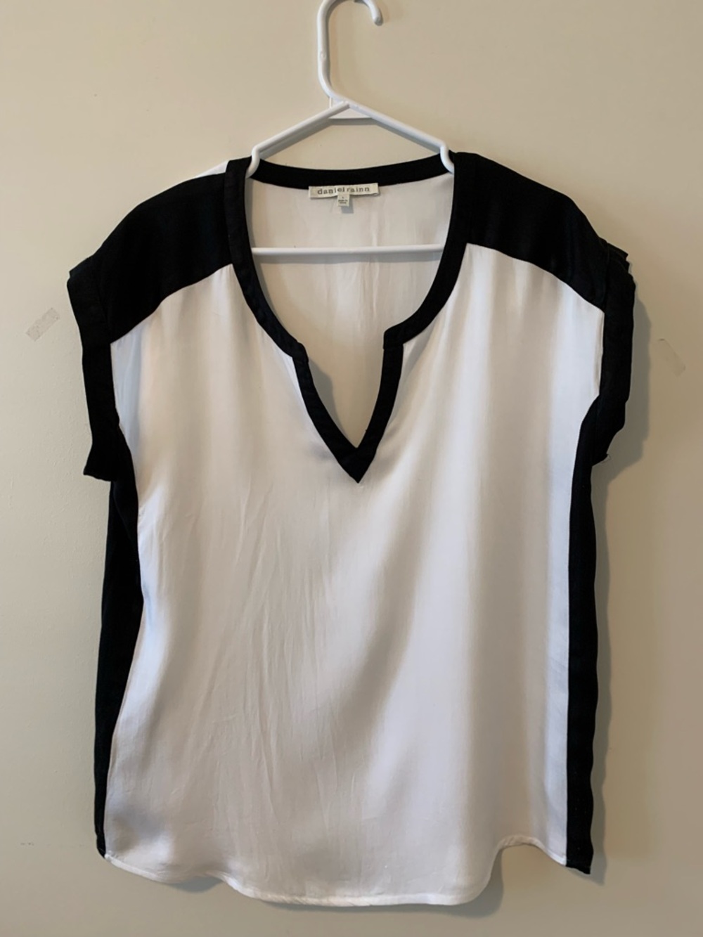 Daniel Rainn Black and White Split-Panel V-Neck Top